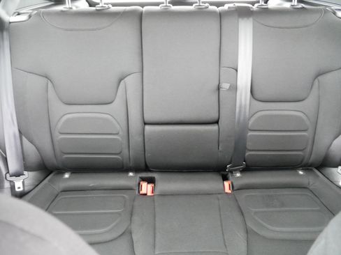 Used 2022 Jeep Renegade Latitude w/ Convenience Group AWD/4WD image 13