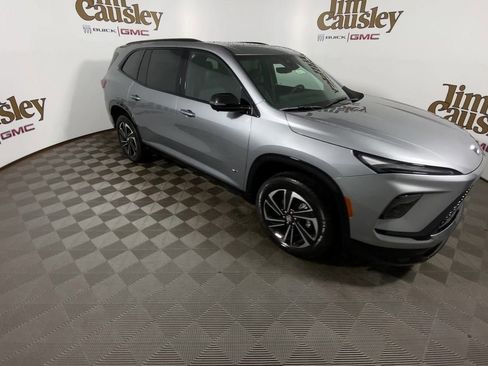 Used 2026 Buick Enclave Sport Touring w/ Power Package FWD image 2
