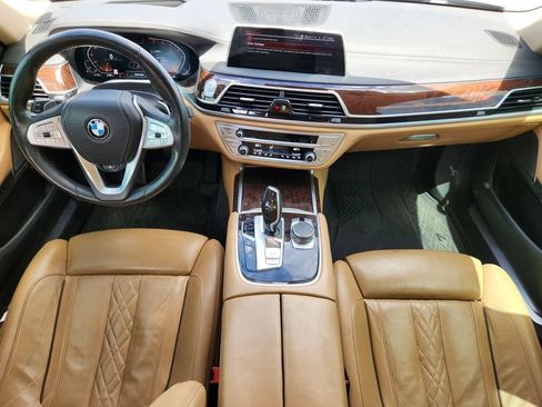 Used 2022 BMW 740i w/ Premium Package RWD image 27