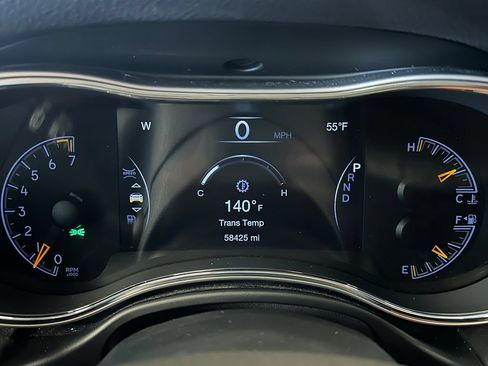 Used 2019 Jeep Grand Cherokee Altitude AWD/4WD image 10