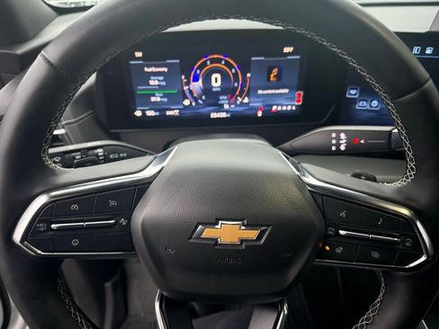 Used 2025 Chevrolet Traverse LT w/ Sun and Wheel Package image 16