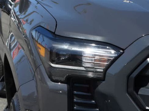 Used 2025 Toyota Tacoma SR5 AWD/4WD image 5