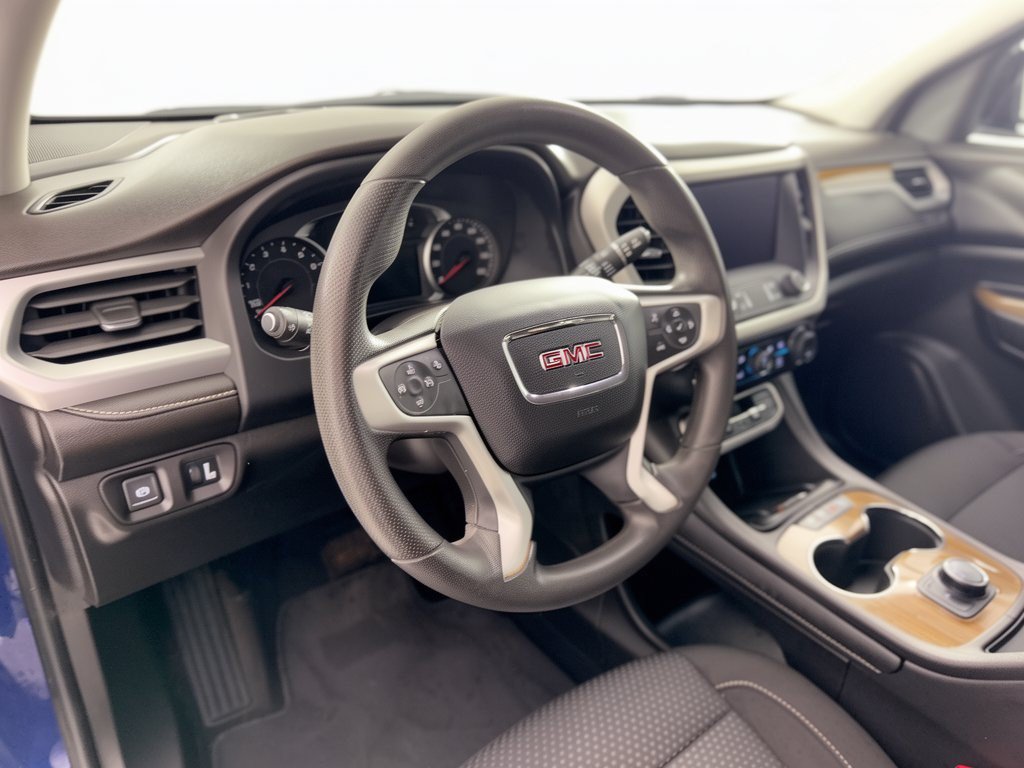 Used 2023 GMC Acadia SLE w/ Elevation Edition FWD image 4