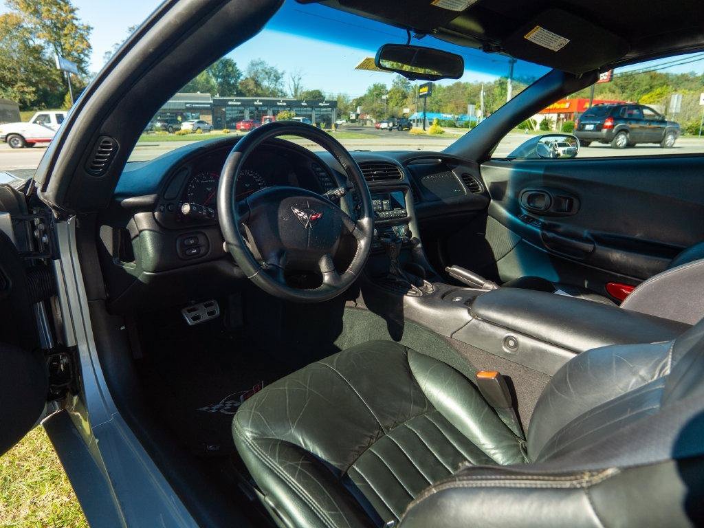 Used 1997 Chevrolet Corvette Coupe w/ Memory Pkg RWD image 9