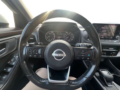 Used 2022 Nissan Rogue SV w/ SV Premium Package image 14