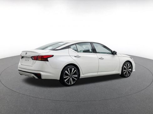 Used 2025 Nissan Altima 2.5 SV FWD image 9