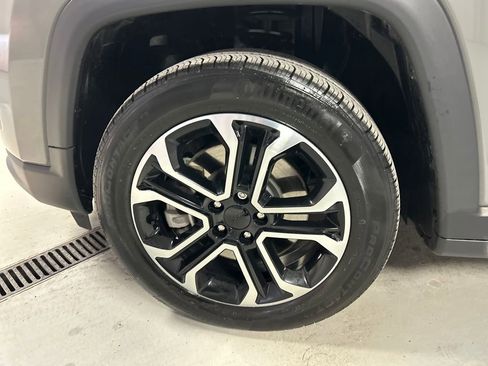 Used 2024 Jeep Compass Limited image 9