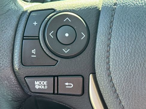 Used 2015 Toyota RAV4 Limited image 25