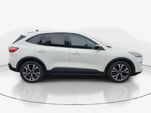 Used 2022 Ford Escape SE w/ SE Sport Appearance Package FWD image 2