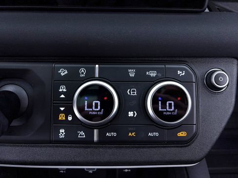 Used 2023 Land Rover Defender 110 X-Dynamic SE image 29