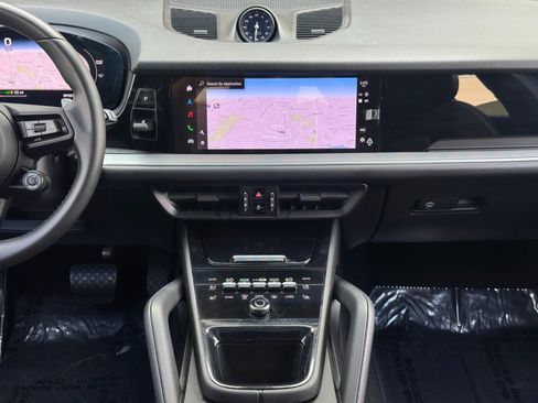 Used 2024 Porsche Cayenne AWD/4WD image 26