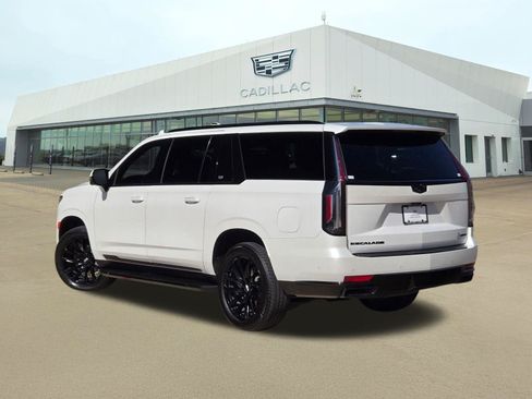 Used 2023 Cadillac Escalade ESV Sport Platinum w/ LPO, ONYX Package AWD/4WD image 4
