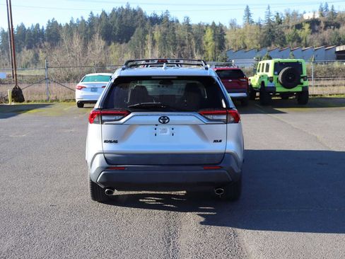 Used 2019 Toyota RAV4 XLE Premium image 6