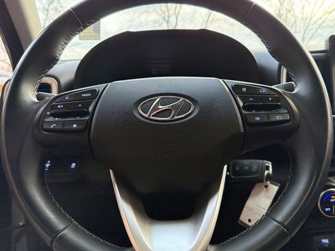 Certified 2023 Hyundai Venue SEL image 29