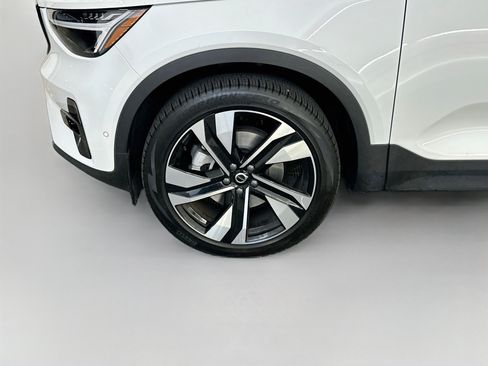 Used 2025 Volvo XC40 B5 Plus AWD/4WD image 11