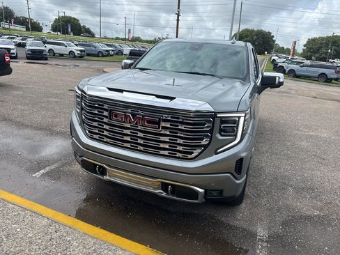 Used 2025 GMC Sierra 1500 Denali AWD/4WD image 5