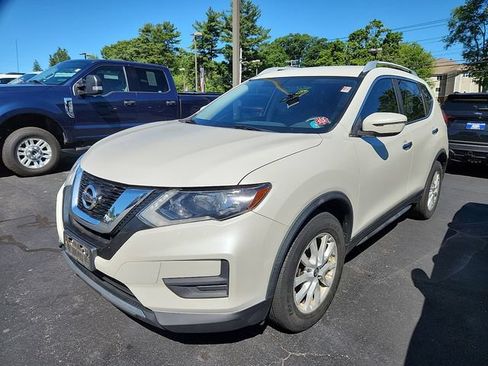 Used 2017 Nissan Rogue SV AWD/4WD image 3