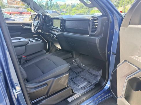 Used 2024 GMC Sierra 1500 SLE w/ Preferred Package AWD/4WD image 33