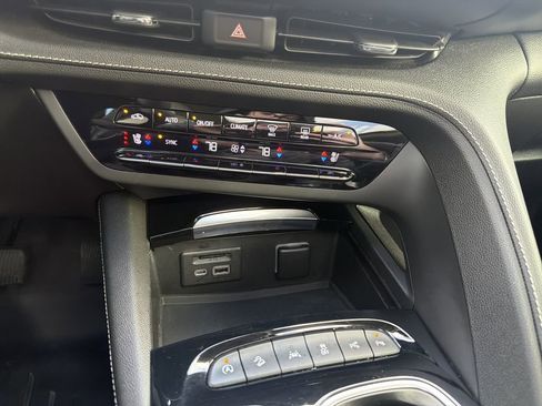 Used 2021 Buick Envision Avenir w/ Technology Package II image 26