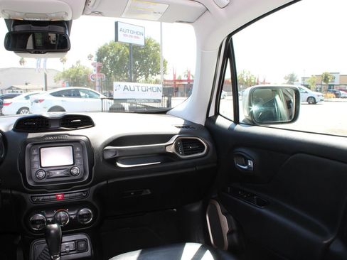 Used 2017 Jeep Renegade Limited FWD image 22