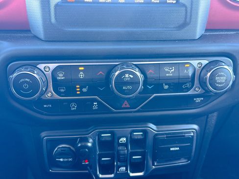 Used 2018 Jeep Wrangler Unlimited Rubicon w/ Steel Bumper Group image 29