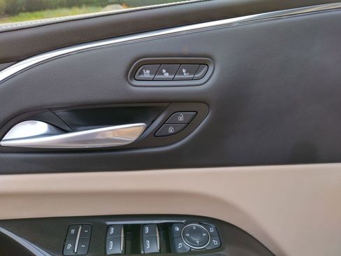 Certified 2024 Cadillac Escalade ESV Premium Luxury image 9