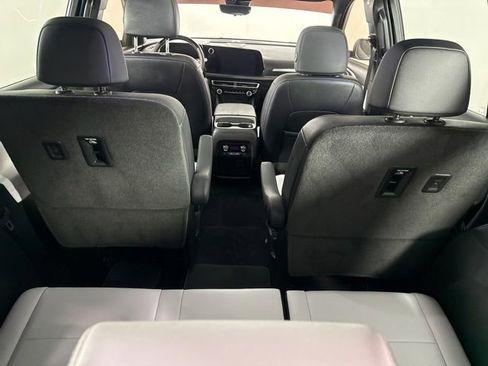 Used 2025 Chevrolet Traverse High Country image 26