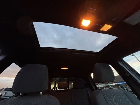 Used 2016 Toyota Tacoma TRD Sport w/ Premium & Technology Package image 28