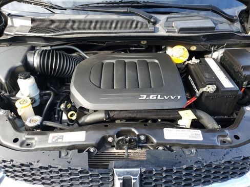 Used 2017 Dodge Grand Caravan SXT image 9