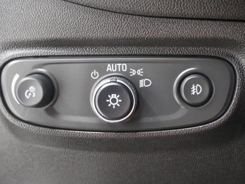 Used 2023 Chevrolet Equinox Premier FWD image 26