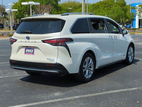 Used 2021 Toyota Sienna Platinum FWD image 9