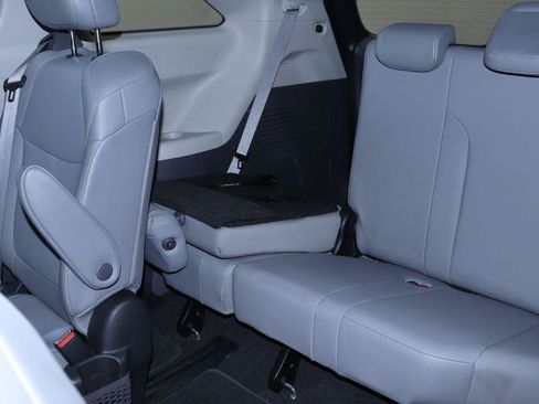 Used 2022 Toyota Sienna XLE AWD/4WD image 26