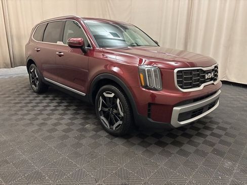 Certified 2024 Kia Telluride S image 3