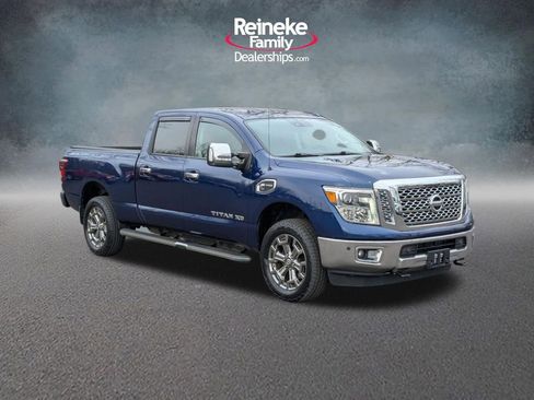 Used 2018 Nissan Titan SL w/ Chrome Package AWD/4WD image 3