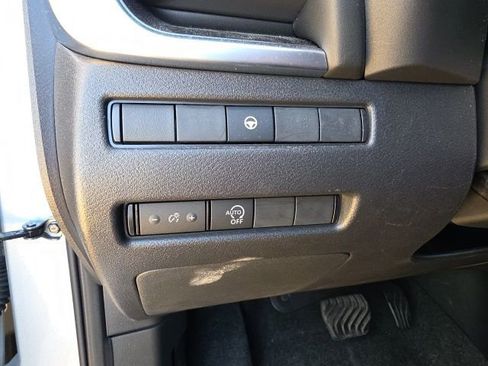Used 2023 Nissan Rogue SV FWD image 14