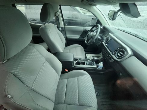 Used 2022 Toyota Tacoma SR5 image 9