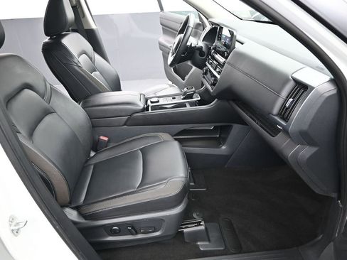 Used 2024 Nissan Pathfinder SL image 24