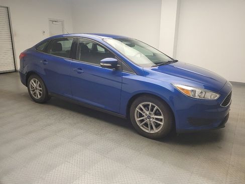 Used 2018 Ford Focus SE w/ Cold Weather Package FWD image 11