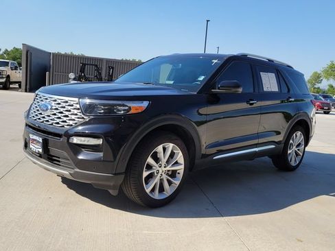 Certified 2023 Ford Explorer Platinum w/ Technology Package AWD/4WD image 4