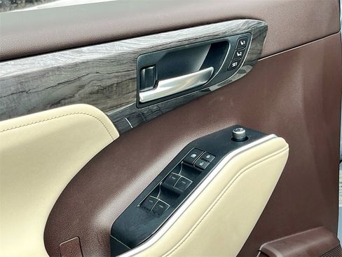 Used 2020 Toyota Highlander Platinum image 18