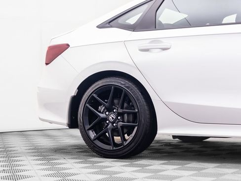 Used 2025 Honda Civic Sport image 32