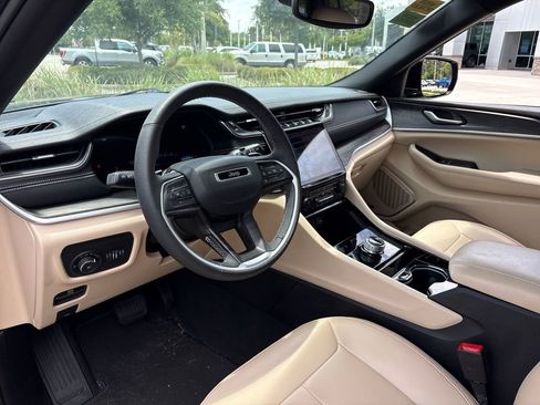 Used 2023 Jeep Grand Cherokee L Limited RWD image 6