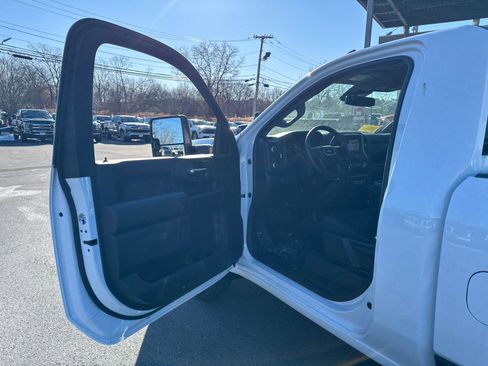 New 2025 GMC Sierra 2500 Pro w/ Convenience Package image 11