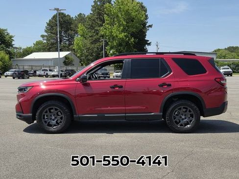 Used 2025 Honda Pilot TrailSport image 2