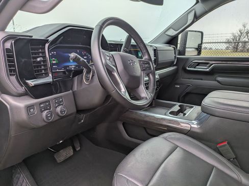 Used 2024 Chevrolet Silverado 2500 LTZ w/ LTZ Plus Package image 9