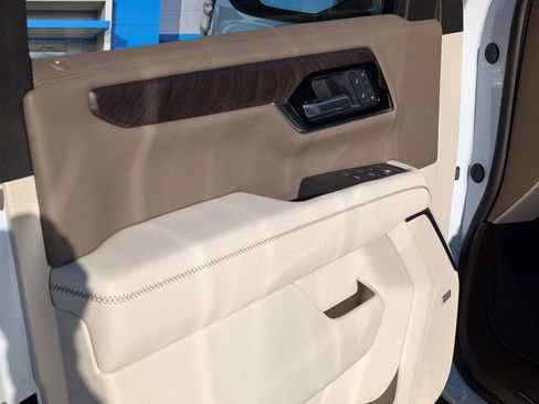 Used 2026 GMC Yukon XL Denali w/ Advanced Technology Package image 18