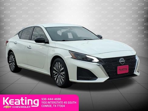 Used 2024 Nissan Altima 2.5 SV FWD image 3