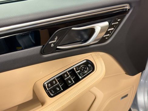 Certified 2026 Porsche Macan image 23