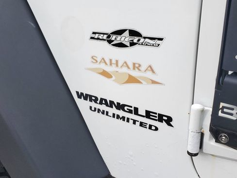 Used 2015 Jeep Wrangler Unlimited Sahara w/ Dual Top Group AWD/4WD image 7