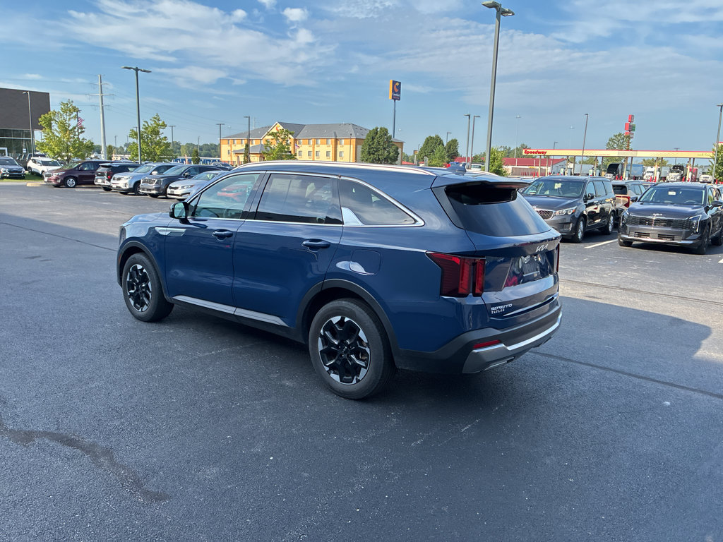 Used 2025 Kia Sorento S FWD image 5